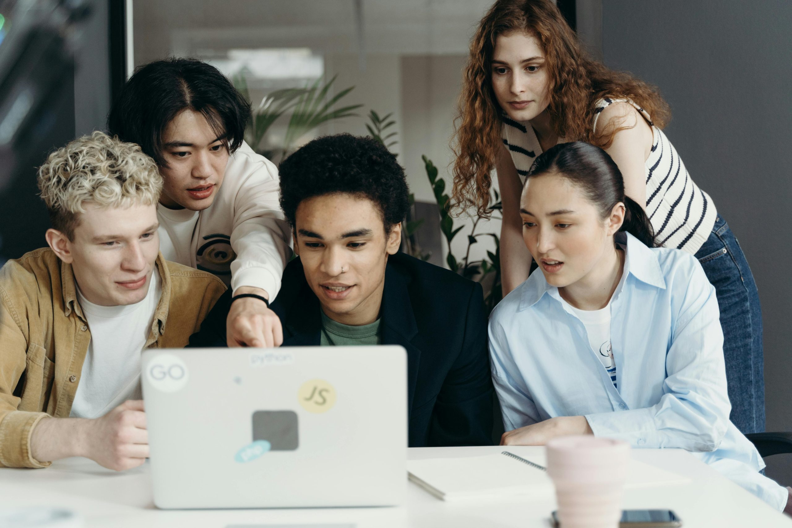 10 estrategias clave para mejorar el bienestar laboral en tu empresa